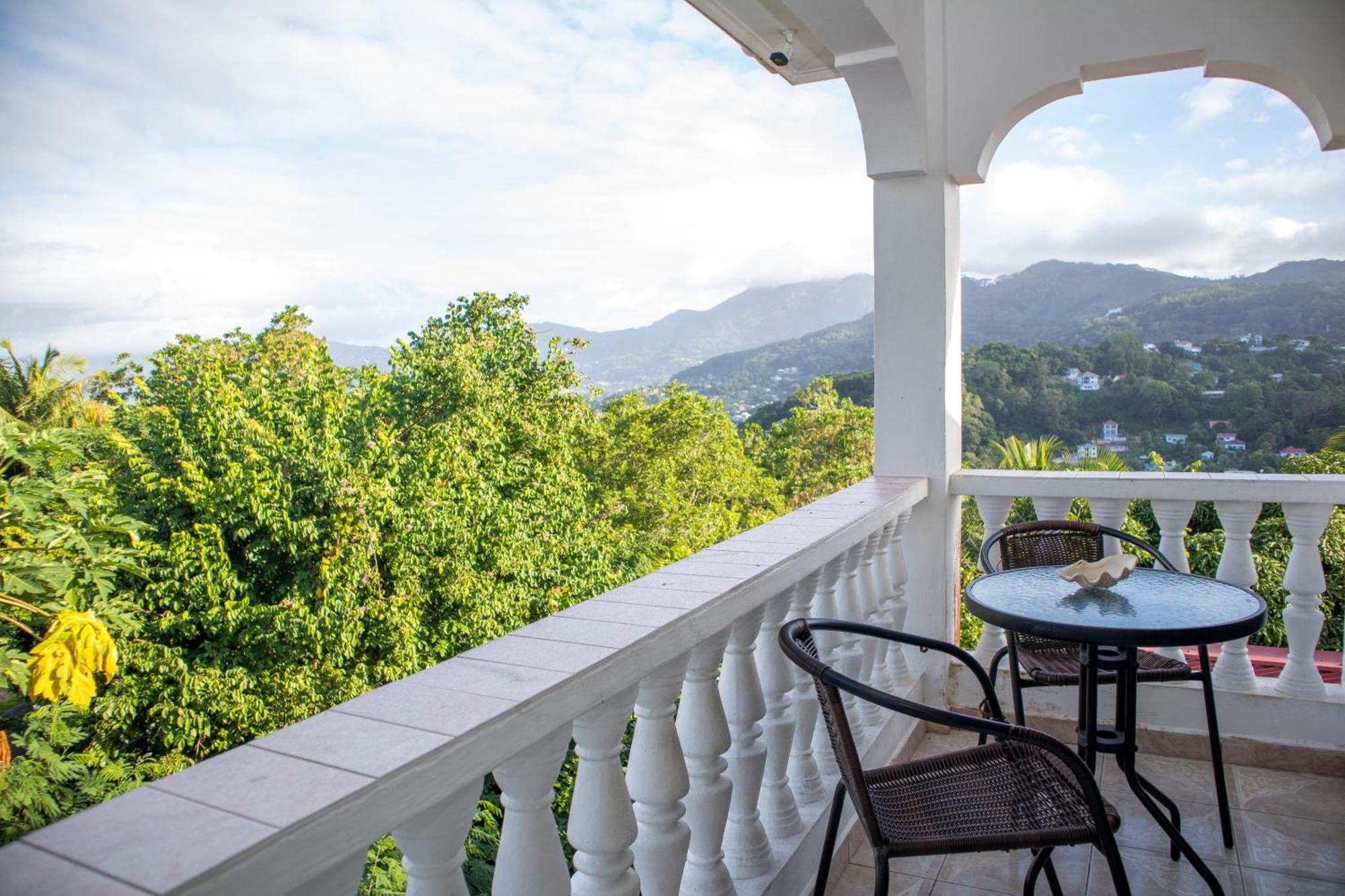 Mountain * Anse Etoile